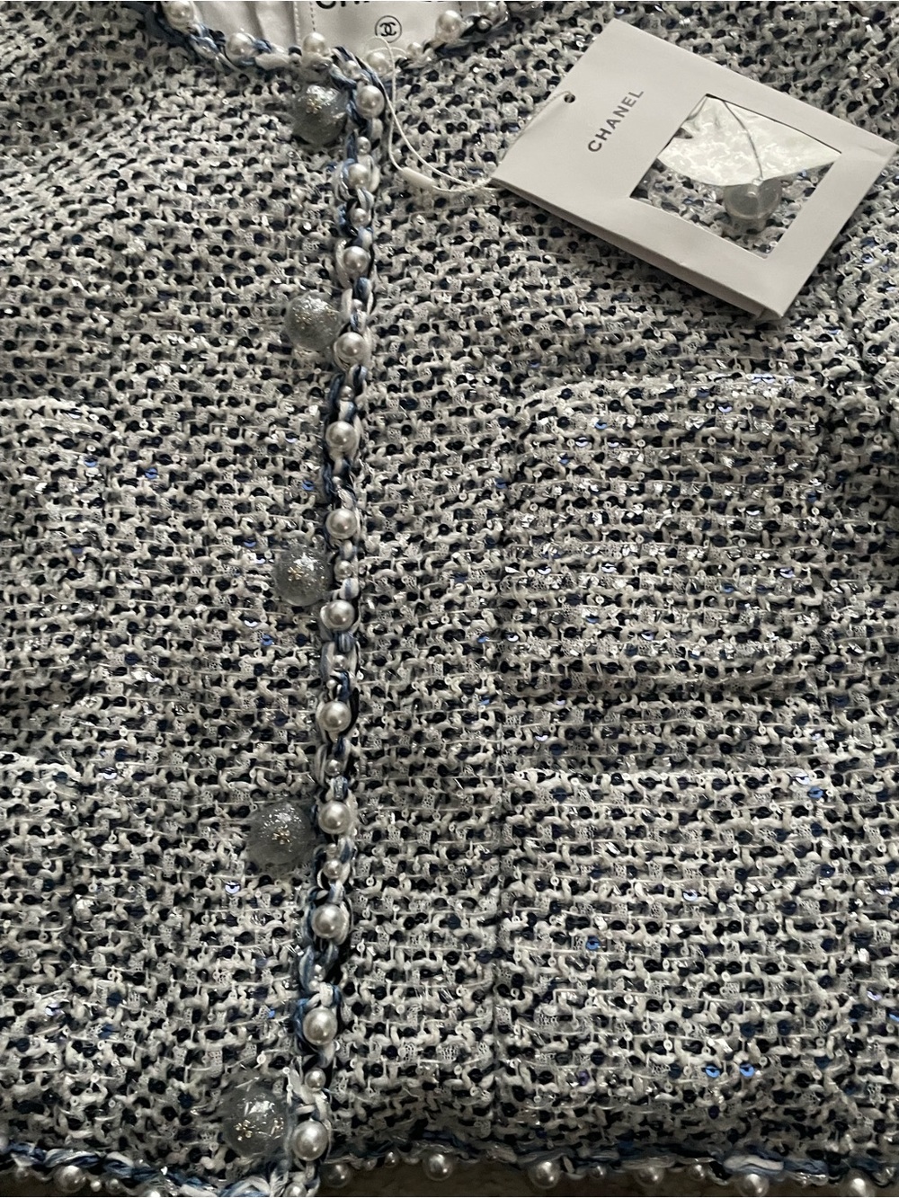 CHANEL Light Gray Bouclé Tweed Jacket with Braided Trim - Picture 2 of 9